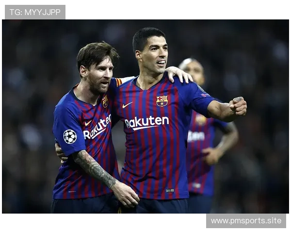 梅西苏亚雷斯携手抵达引发球迷热议现场气氛高涨媒体持续关注动态